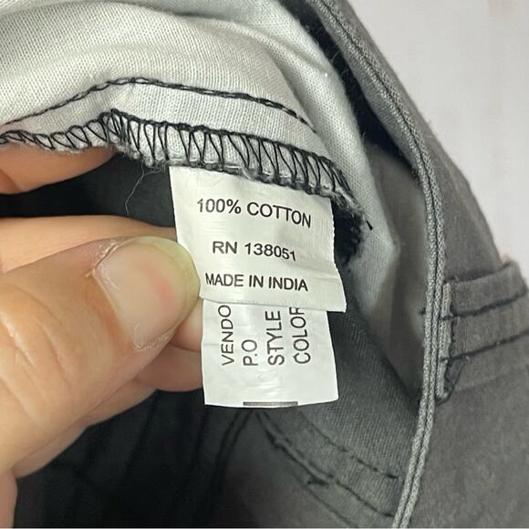 NWT North River Outfitters, Cargo Bermuda Shorts. Size 16. Dark Grey - Picture 4 of 9